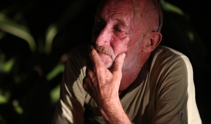 Hàng trăm người vạ vật sau vụ cháy chung cư làm 13 người chết